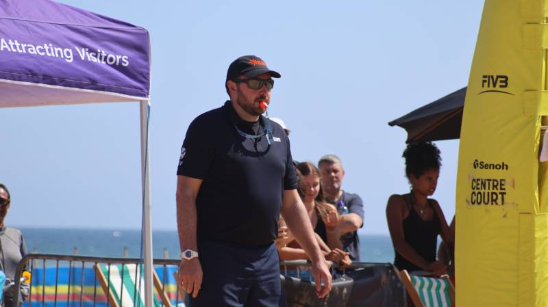 Train as a Grade 4 Beach Volleyball Referee 